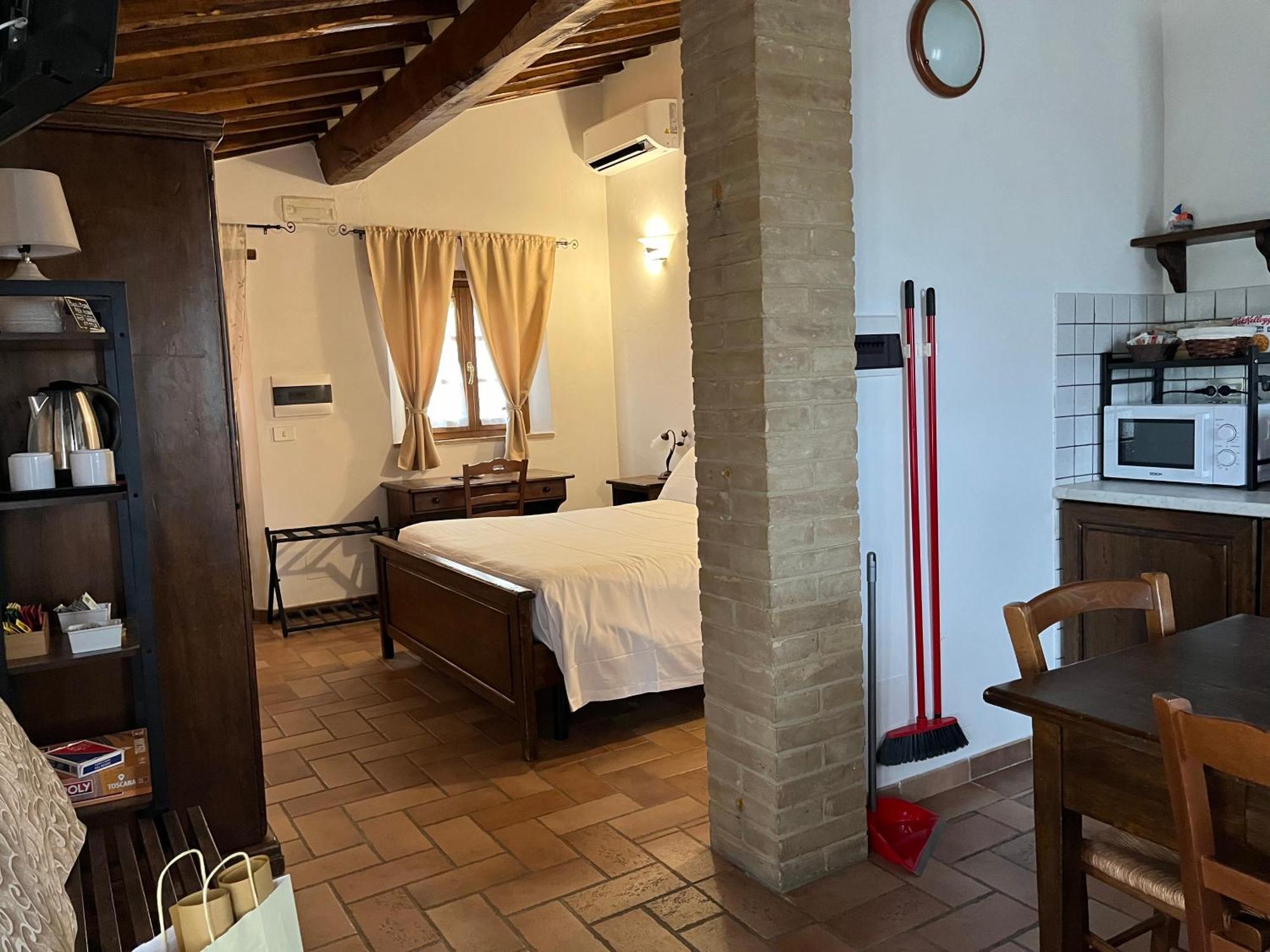 Agriturismo Le Querciole In Val D'Orcia Баньо-Виньони Номер фото
